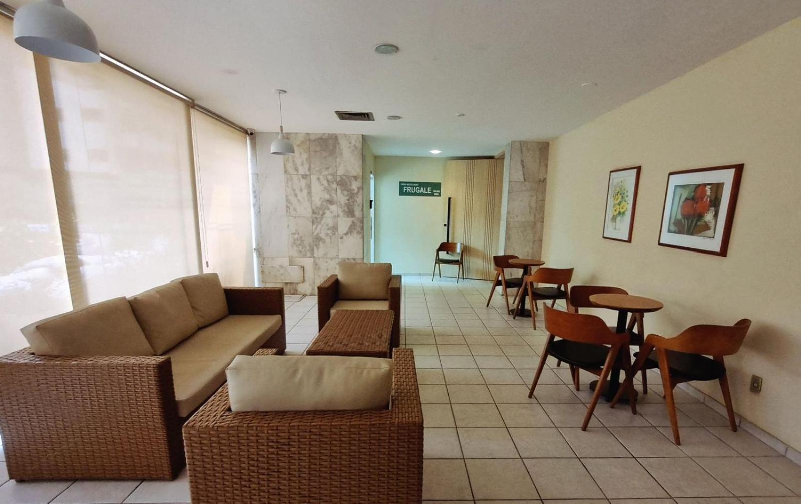 Apartamento 2 Quadras Da *